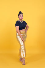 Load image into Gallery viewer, Gold Saree Sleek
